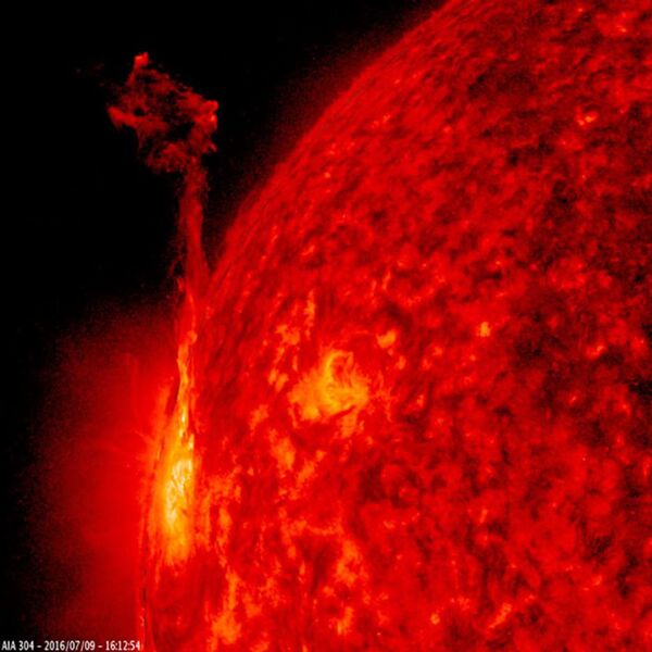 Active region at the edge of the Sun - Sputnik International