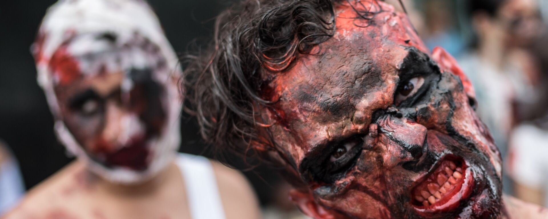 A man takes part in a Zombie Walk on the Day of the Dead along Copacabana beach in Rio de Janeiro, Brazil, on November 2, 2015 - Sputnik International, 1920, 02.12.2020