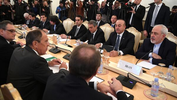 Russian Foreign Minister Sergei Lavrov (2L), his Turkish counterpart Mevlut Cavusoglu (2R) and Iran's Foreign Minister Mohammad Javad Zarif (R) attend a meeting in Moscow on December 20, 2016 - Sputnik International