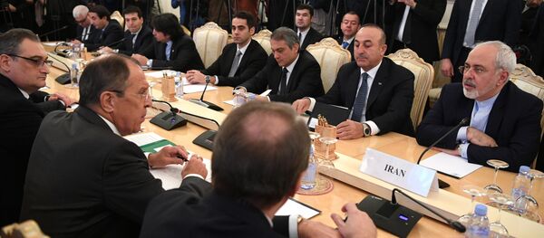 Russian Foreign Minister Sergei Lavrov (2L), his Turkish counterpart Mevlut Cavusoglu (2R) and Iran's Foreign Minister Mohammad Javad Zarif (R) attend a meeting in Moscow on December 20, 2016 - Sputnik International