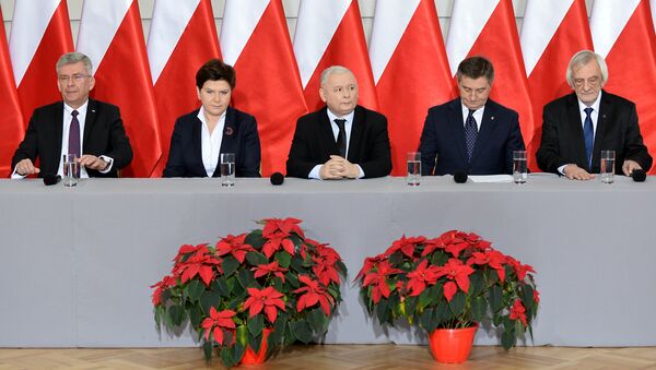 (L-R) The speaker of the Polish Senate Stanislaw Karczewski, Polish Prime Minister Beata Szydlo, the leader of the PiS (Law and Justice) party Jaroslaw Kaczynski, the speaker of the parliament Marek Kuchcinski and the deputy speaker of the parliament Ryszard Terlecki attend a press conference on December 21, 2016 in Warsaw - Sputnik International