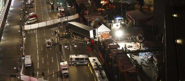 Authorites inspect a truck that had sped into a Christmas market in Berlin, on December 19, 2016 Authorites inspect a truck that had sped into a Christmas market in Berlin, on December 19, 2016 - Sputnik International