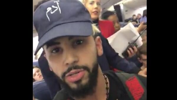 YouTube Star, Famous for Hoaxes, Kicked Off Delta Flight for Speaking Arabic - Sputnik International