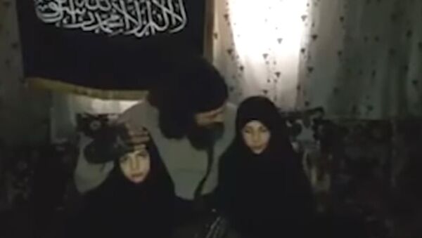 Syrian Jihadist with Daughters - Sputnik International