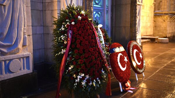 Wreaths sent by Turkey to commemorate Russian Ambassador to Turkey Andrei Karlov, at the entrance to Russian Foreign Ministry building in Moscow - Sputnik International