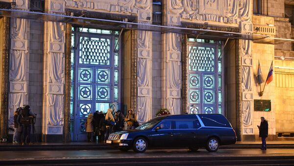 A funeral car at the entrance to the Russian Foreign Ministry building in Moscow - Sputnik International