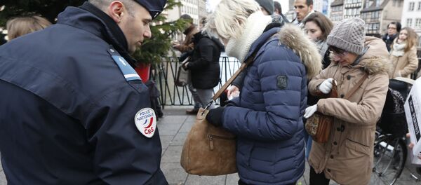 People go through security checks before entering the Christmas market in Strasbourg, eastern France, Tuesday the day after a truck ran into a crowded Christmas market and killing people Monday evening in Berlin, Germany People go through security checks before entering the Christmas market in Strasbourg, eastern France, Tuesday the day after a truck ran into a crowded Christmas market and killing people Monday evening in Berlin, Germany - Sputnik International