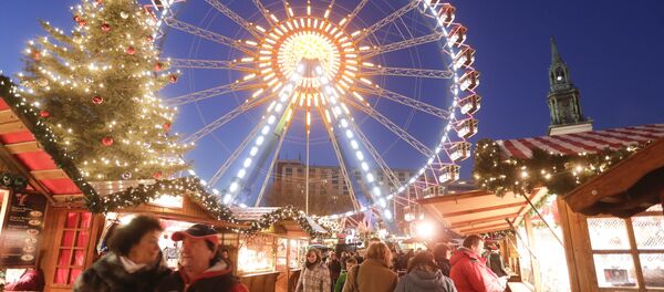 People walk over the Christmas market near the city hall in Berlin two days after a truck ran into the crowded Christmas market at the Breitscheidplatz in the city and killed several people People walk over the Christmas market near the city hall in Berlin two days after a truck ran into the crowded Christmas market at the Breitscheidplatz in the city and killed several people - Sputnik International