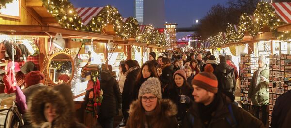 People walk over the Christmas market near the city hall in Berlin two days after a truck ran into the crowded Christmas market at the Breitscheidplatz in the city and killed several people People walk over the Christmas market near the city hall in Berlin two days after a truck ran into the crowded Christmas market at the Breitscheidplatz in the city and killed several people - Sputnik International