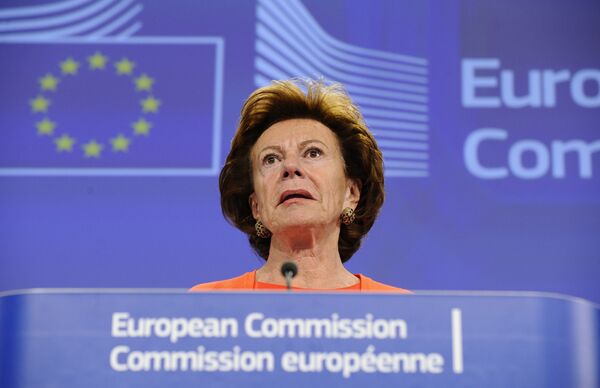 Europe's Digital Agenda commissioner Neelie Kroes talks on the New lower roaming rates coming into effect on July 1 during a press conference at the EU headquarters in Brussels on June 30, 2014 - Sputnik International