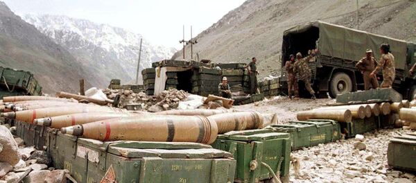 Indian soldiers prepare ammunitions at an artillery position in the Himalayas near Drass in Kashmir. (File) - Sputnik International