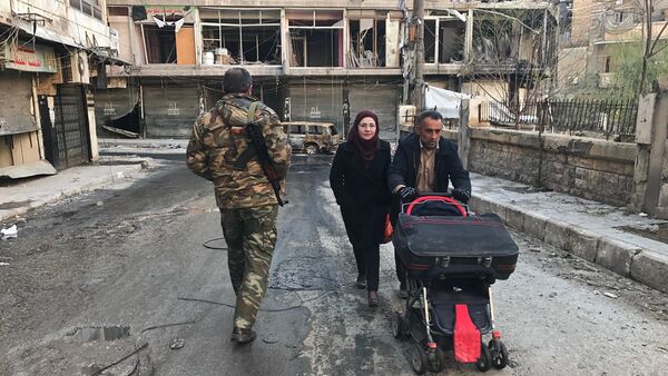 Residents in a liberated neighborhood of eastern Aleppo in Syria - Sputnik International