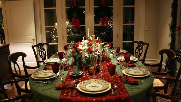 Christmas Dinner Setting - Sputnik International