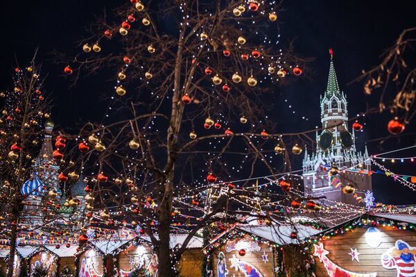 Festive illumination and the Spasskaya Tower of the Moscow Kremlin in Red Square Festive illumination and the Spasskaya Tower of the Moscow Kremlin in Red Square - Sputnik International