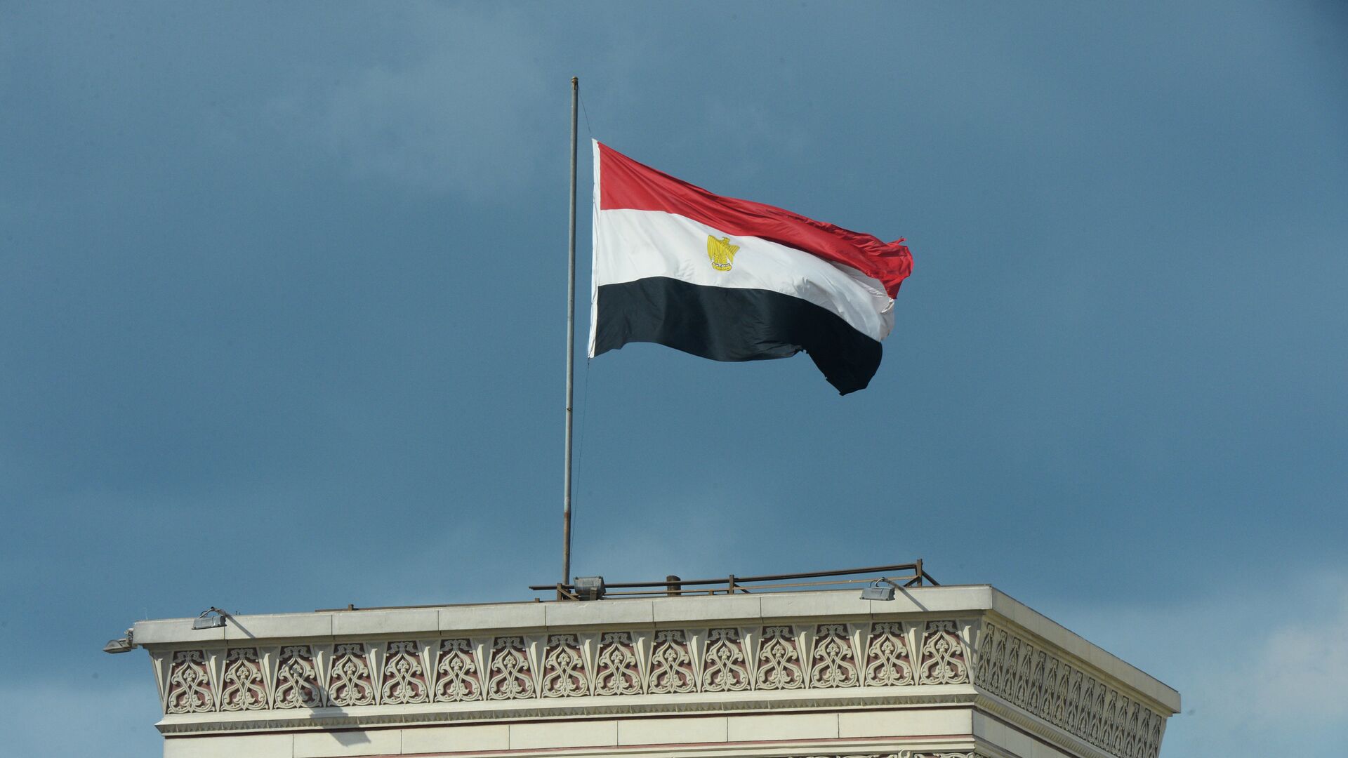 Egypti's national flag on a building in Cairo - Sputnik International, 1920, 05.05.2021