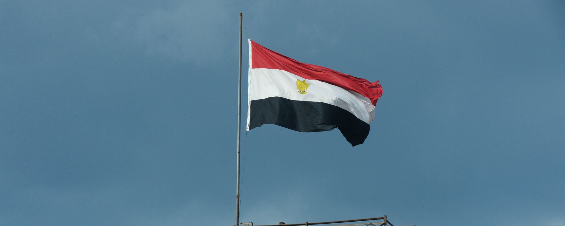 Egypti's national flag on a building in Cairo - Sputnik International, 1920, 16.06.2022