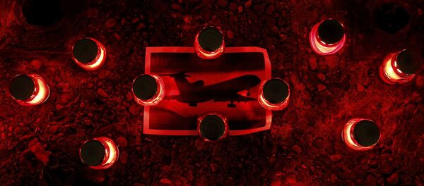 Candles in memory of passengers and crew members of Russian military Tu-154 plane, which crashed into the Black Sea on its way to Syria on Sunday, are pictured next to a picture of a plane at an embankment in the resort city of Sochi, Russia Candles in memory of passengers and crew members of Russian military Tu-154 plane, which crashed into the Black Sea on its way to Syria on Sunday, are pictured next to a picture of a plane at an embankment in the resort city of Sochi, Russia - Sputnik International