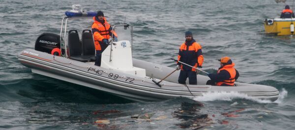 A rescue operation on the Black Sea coast at the crash site of Russian Defense Ministry's TU-154 aircraft - Sputnik International