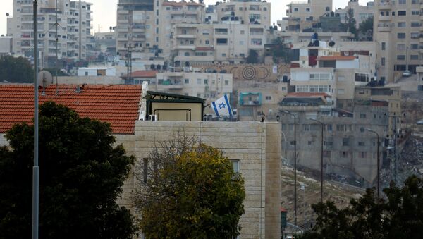 A building can be seen in the Israeli settlement of Maale Edumim, in the occupied West Bank, in the background the Palestinian village of Azariya is seen on the edge of Jerusalem, December 24, 2016 - Sputnik International
