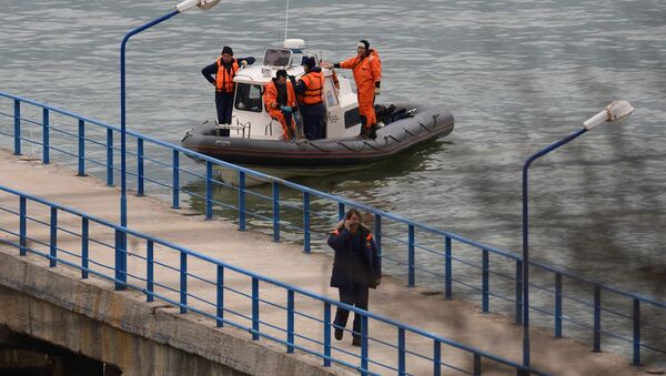 A rescue operation on the Black Sea coast at the crash site of Russian Defense Ministry's TU-154 aircraft - Sputnik International