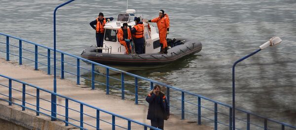 A rescue operation on the Black Sea coast at the crash site of Russian Defense Ministry's TU-154 aircraft - Sputnik International