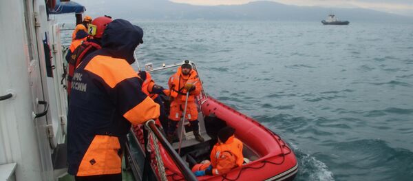 A rescue operation on the Black Sea coast at the crash site of Russian Defense Ministry's TU-154 aircraft - Sputnik International