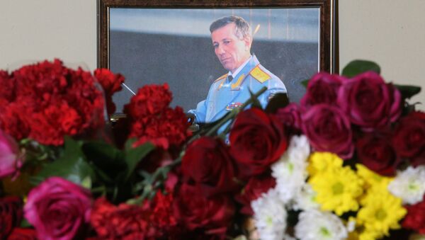 A photo of Russian Army Bandmaster Lieutenant General Valery Khalilov, who died in the Russian Defense Ministry's TU-154 crash, is seen here outside the building of The Alexandrov Academic Ensemble of Song and Dance of the Russian Army in Moscow - Sputnik International