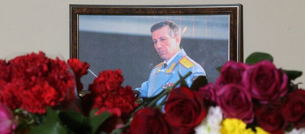 A photo of Russian Army Bandmaster Lieutenant General Valery Khalilov, who died in the Russian Defense Ministry's TU-154 crash, is seen here outside the building of The Alexandrov Academic Ensemble of Song and Dance of the Russian Army in Moscow - Sputnik International