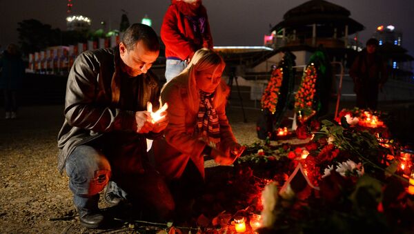 City residents attend a vigil in Sochi where a Russian Defense Ministry's TU-154 airplane crashed off the Black Sea coast - Sputnik International