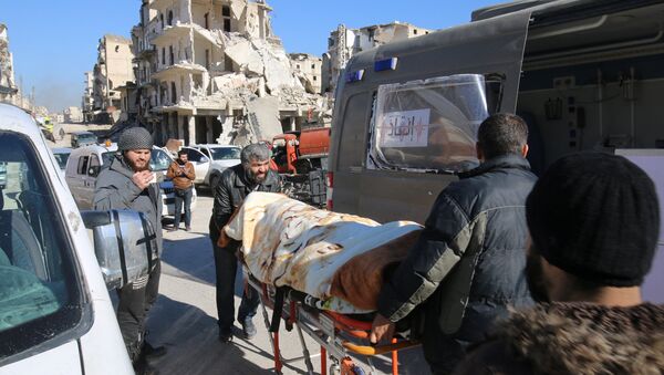 Men push an evacuee on a stretcher as vehicles wait to evacuate people from a rebel-held sector of eastern Aleppo, Syria December 15, 2016 - Sputnik International