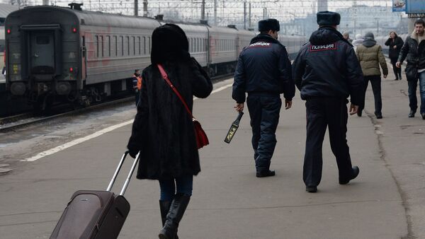 Police officers patrol Moscow's Kazan Train Station. File photo - Sputnik International