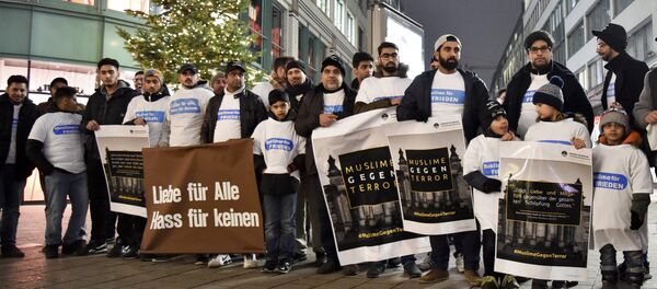 Muslims from the Ahmadiyya Muslim community commemorate the victims of the terror attack in Berlin during a vigil in Hamburg, Germany, Thursday Dec. 22, 2016 Muslims from the Ahmadiyya Muslim community commemorate the victims of the terror attack in Berlin during a vigil in Hamburg, Germany, Thursday Dec. 22, 2016 - Sputnik International