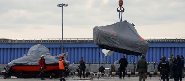Specialists unload submersibles for underwater search, after Russian military Tu-154 crashed into the Black Sea on its way to Syria on Sunday, at a port of the Black Sea resort city of Sochi, Russia December 26, 2016 Specialists unload submersibles for underwater search, after Russian military Tu-154 crashed into the Black Sea on its way to Syria on Sunday, at a port of the Black Sea resort city of Sochi, Russia December 26, 2016 - Sputnik International