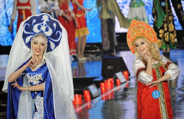 'Snow Queen': Chinese, Russian, Mongolian Beauties Compete in Pageant - Sputnik International