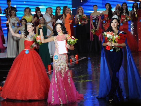 'Snow Queen': Chinese, Russian, Mongolian Beauties Compete in Pageant - Sputnik International