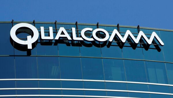 The logo of chipmaker Qualcomm Inc is pictured on its building in San Diego, California, U.S. July 22, 2008 - Sputnik International