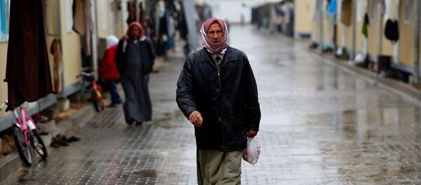 A Syrian refugee man walks in Elbeyli refugee camp near the Turkish-Syrian border in Kilis province, Turkey, December 1, 2016 A Syrian refugee man walks in Elbeyli refugee camp near the Turkish-Syrian border in Kilis province, Turkey, December 1, 2016 - Sputnik International
