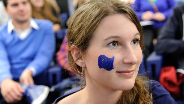 Girl with European Union flag on her cheek - Sputnik International
