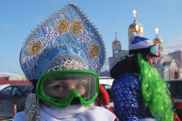 Russian Snow Maidens VS Santa Girls - Sputnik International