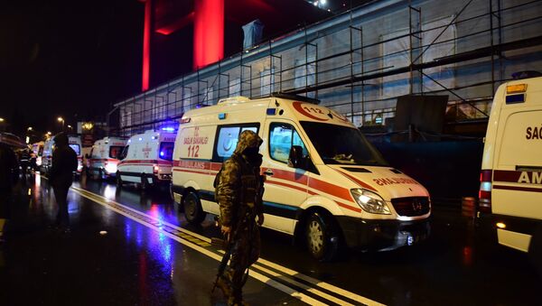 Turkish special force police officers and ambulances are seen at the site of an armed attack January 1, 2017 in Istanbul. - Sputnik International