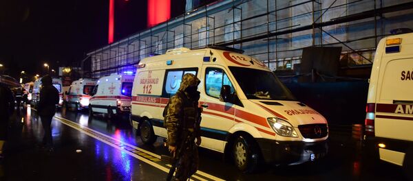 Turkish special force police officers and ambulances are seen at the site of an armed attack January 1, 2017 in Istanbul. - Sputnik International