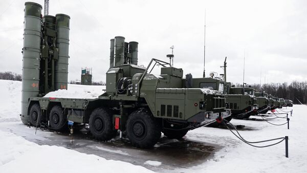 The launch units of a S-400 Triumf air defense missile system, which has entered service with the Moscow Region's air defense aerospace force. (File) - Sputnik International