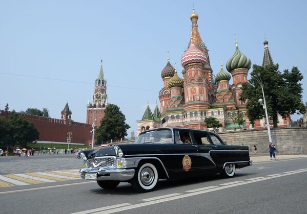 Russia's Largest Car Manufacturer Celebrates 85 Years of Service - Sputnik International