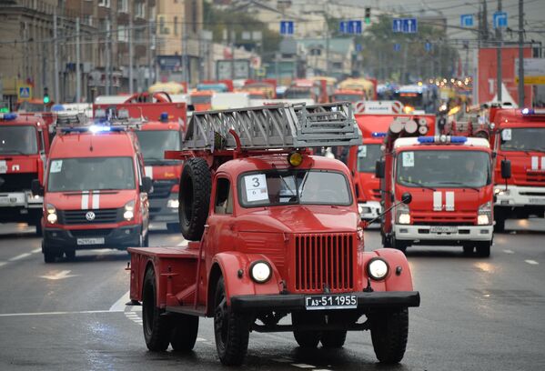 Russia's Largest Car Manufacturer Celebrates 85 Years of Service - Sputnik International