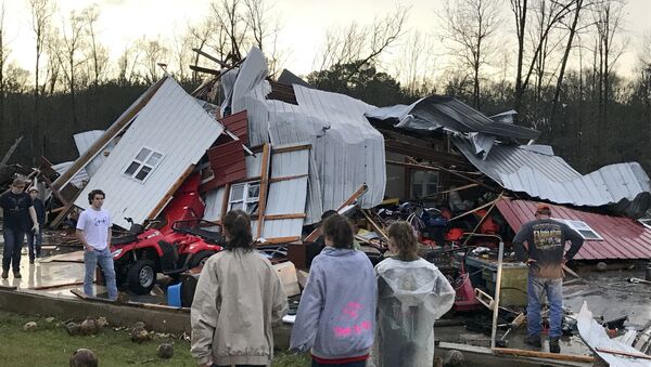 People examine a barn owned by the Miller family that was destroyed during a storm south of Mount Olive, Miss., Monday, Jan. 2, 2017 - Sputnik International