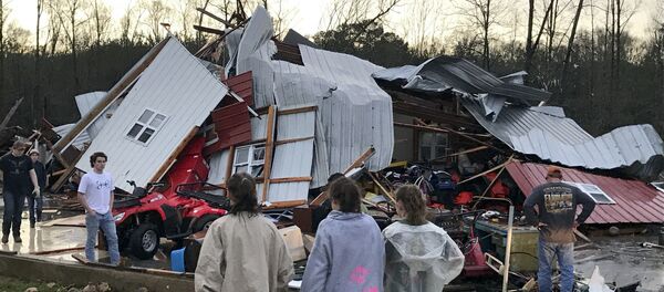 People examine a barn owned by the Miller family that was destroyed during a storm south of Mount Olive, Miss., Monday, Jan. 2, 2017 People examine a barn owned by the Miller family that was destroyed during a storm south of Mount Olive, Miss., Monday, Jan. 2, 2017 - Sputnik International