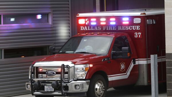 An ambulance pulls into the Dallas Fire-Rescue station 37 in Dallas, Wednesday, Oct. 1, 2014 - Sputnik International