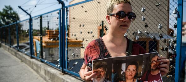 A demostrator holds a placard of Reporters Without Borders Turkey representative Erol Onderoglu, journalist Ahmet Nesin and rights activist and academic Sebnem Korur Fincanci during a demostration in front of the Metris prison on June 24, 2016 in Istanbul A demostrator holds a placard of Reporters Without Borders Turkey representative Erol Onderoglu, journalist Ahmet Nesin and rights activist and academic Sebnem Korur Fincanci during a demostration in front of the Metris prison on June 24, 2016 in Istanbul - Sputnik International
