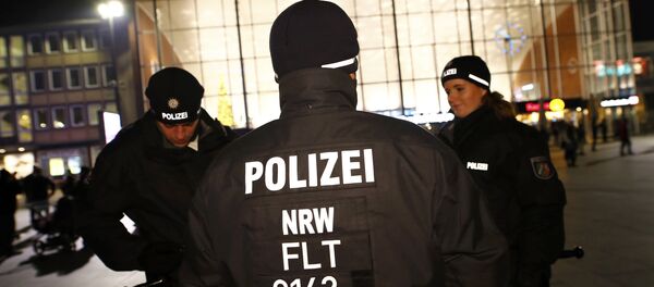 German police officers gather near the Hauptbahnhof before New Year celebrations for 2017 in Cologne, Germany, December 31, 2016 - Sputnik International