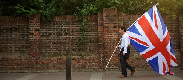 Young man in London carrying the Union Jack Young man in London carrying the Union Jack - Sputnik International